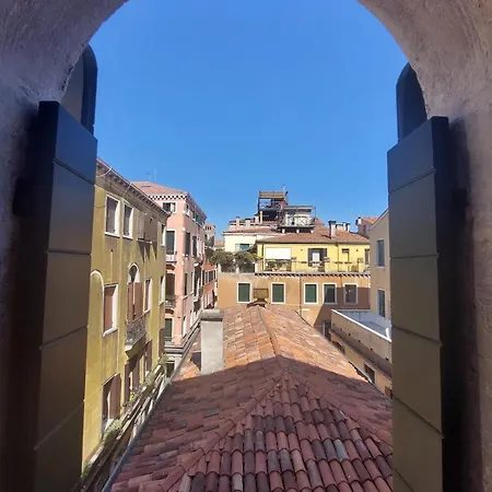 Cozy Retreat At Antico Mercato Di Rialto Daire *