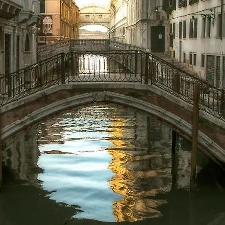 Cozy Retreat At Antico Mercato Di Rialto * Venedik