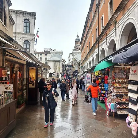 Cozy Retreat At Antico Mercato Di Rialto Βενετία